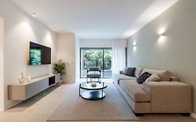 Dizengoff Deluxe Retreat